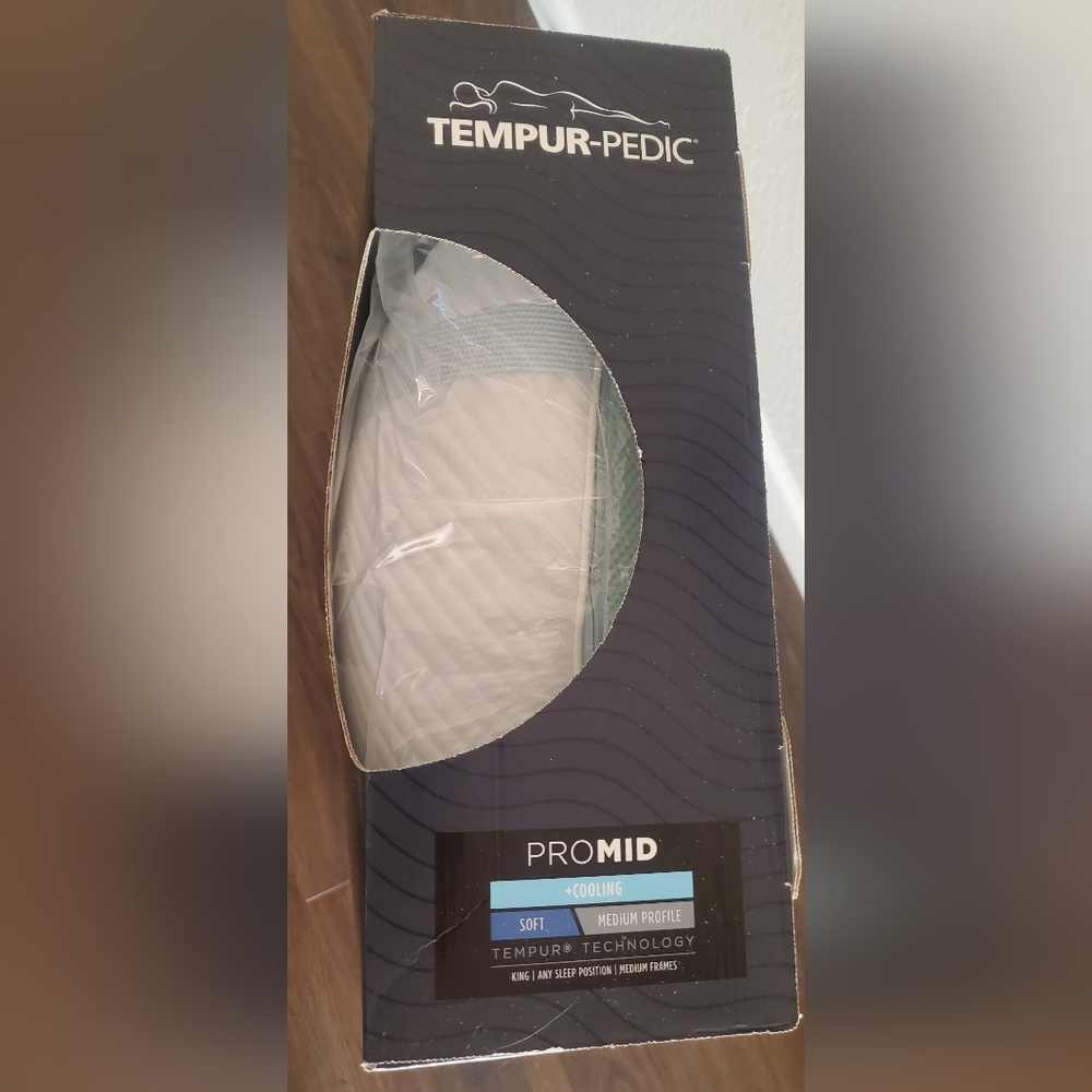 TEMPUR-PEDIC PILLOW - Picture 2 of 4
